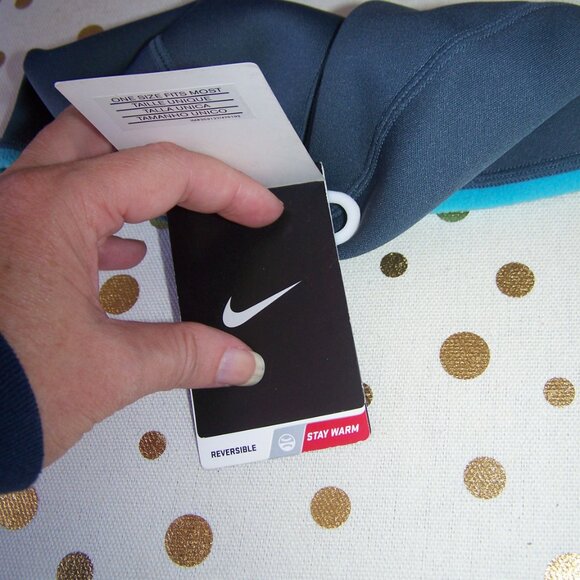 Nike NWT Reversible Run Beanie - Picture 3 of 3